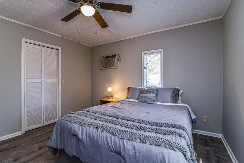 Cozy Mtn Getaway. 11 Miles To Downtown Holiday home